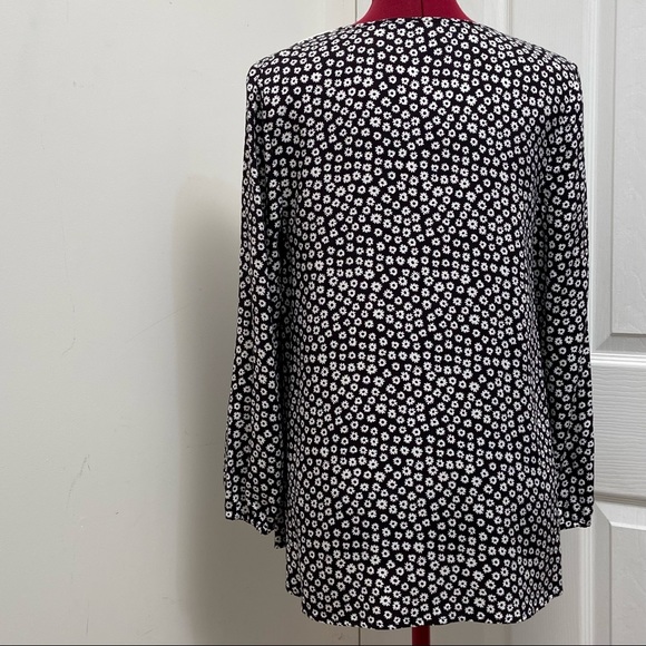 Kensie women black and white daisy print tunic long sleeves top. Size S. Used - Picture 7 of 10